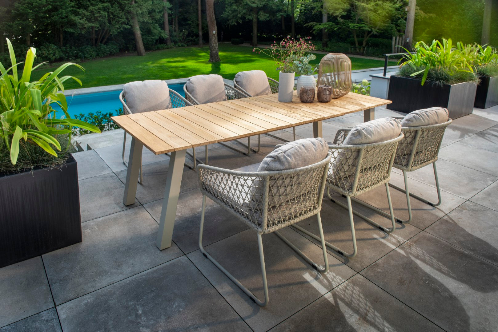 Muro dining table 236x90cm. alu salix/teak